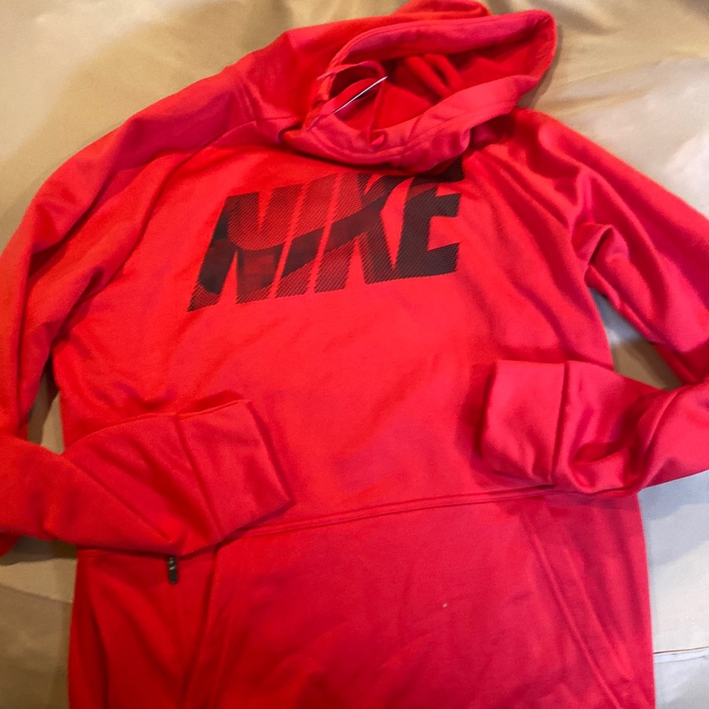 Men’s Nike dri fit hooded sweatshirt size small new with tags